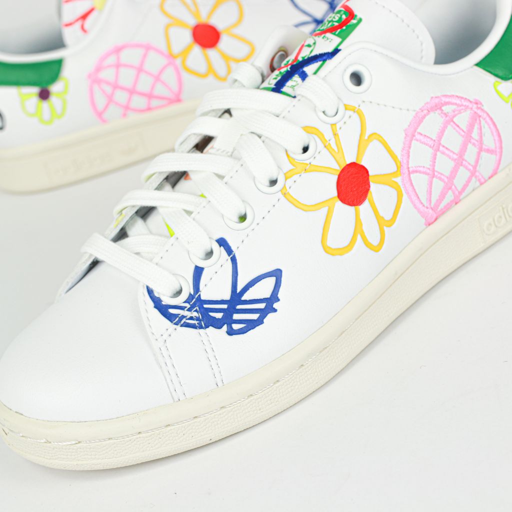 stan smith holographique